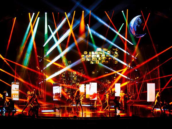 michaeljackson's tweet photo. Did you know that Michael Jackson ONE now has performances on Friday nights! Get your tix now: http://t.co/DDLneBz0m4 http://t.co/ZpwNnlN8Xc