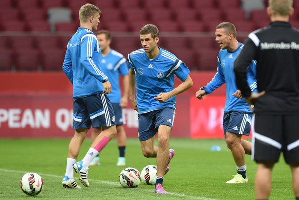DFB_Team_EN's tweet photo. Here are a few more snapshots from today's final training session. #POLGER #DFBTeam http://t.co/ccJajoXWKd