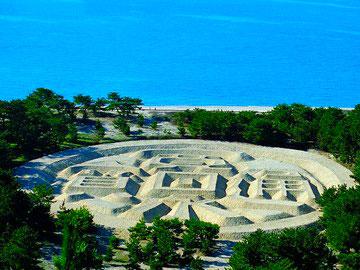 “A sand sculpture of a big coin” in Japan jab.tokyo/?p=1904 #japan #japanese #travel