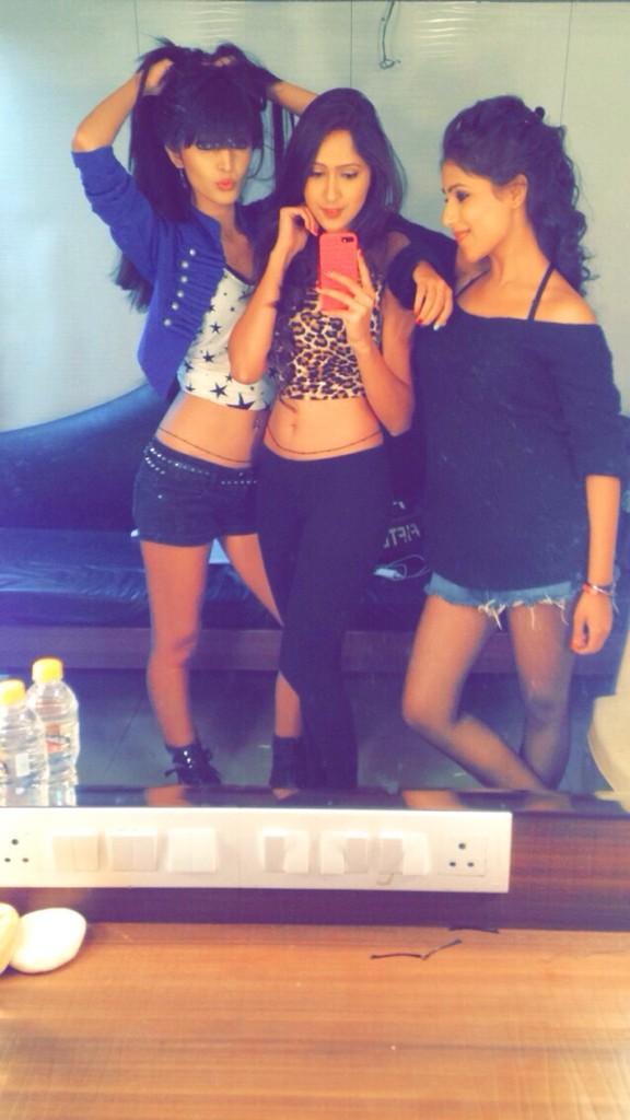 angelcharlie8's tweet photo. @KrissannB @VeebhaAnand 😝😝😝 http://t.co/9gWVprHzKC