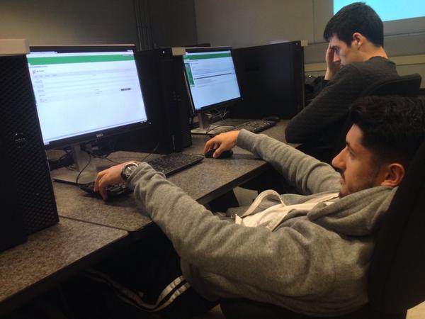 randy_rem's tweet image. How @Ramzzz18 sits during help desk lecture #ThatForm