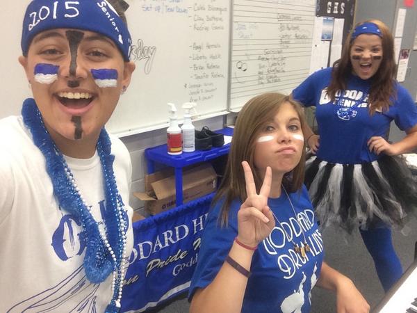 KCarrington_24's tweet photo. We've got spirit ⚪️🔵 @GHS_COTY #3Seniors #1Junior http://t.co/tIX2192EFZ