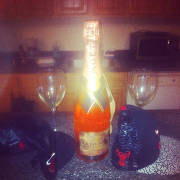 RICH_NUMBA's tweet image. Middle afternoon @klapdadon let's get bak to da basics #TrapLife 🏪🏦 #WireLife 📡📡📡 take over #RFM 💰💰💵💵🏃🏃