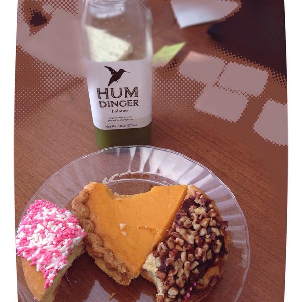 CityGirlCece's tweet photo. Midway through, things took a turn. #HumdingerJuice #Donuts #SweetPotatoPie #NotaGoodMatch #CityGirlMeg http://t.co/p1ugljwBNT