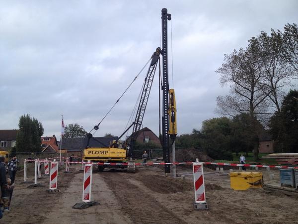 Eerste paal huisartspraktijk #DeWijdeWiericke <a href="/Nieuwerbrug/">Nieuwerbrug.net</a> <a href="/gem_BR/">Bodegraven-Reeuwijk</a>
