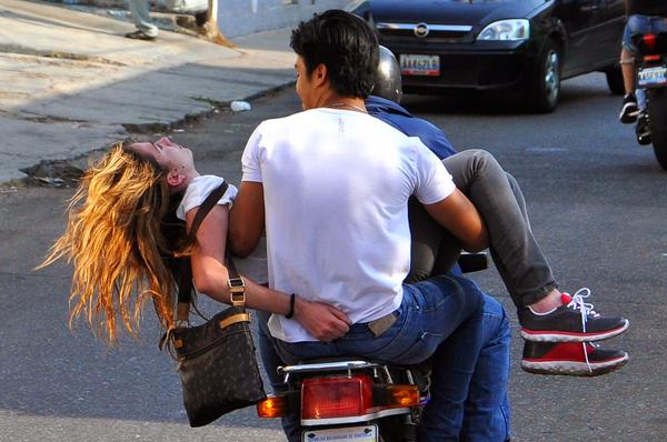 Elperrogocho's tweet photo. ELLA PUDO HABER GANADO ANOCHE EL #MissVzla2014

PERO... EL ATAQUE FULMINANTE DE @AmeliachPSUV LE QUITÓ LA VIDA. http://t.co/VXa3dqT81e