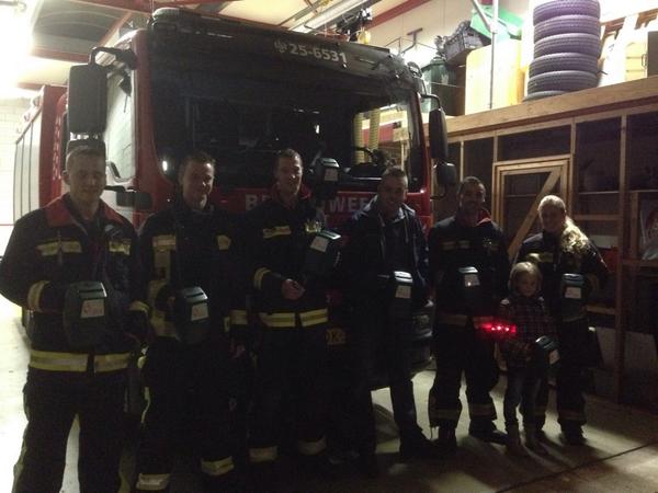 #nou deze toppers van <a href="/brandweerflevo/">Brandweer Flevoland</a> post Urk zijn er klaar voor! Collecteren voor de <a href="/BrandwondenNL/">BrandwondenStichting</a>