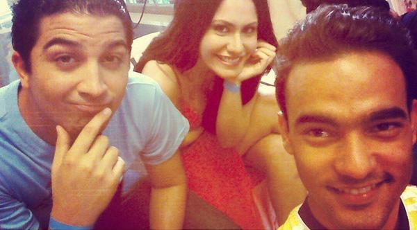 LoveJenny29's tweet photo. Fotos de nuestra Reina @jennyblanco29 junto a sus compañeros en la filmacion de la película #todoincluido 😄 http://t.co/CaDUSdXiPH