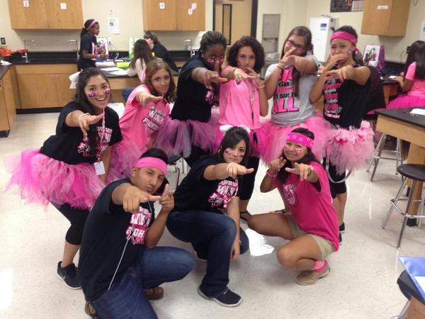 MauricioRod_'s tweet photo. #PinkOut2014 💕 http://t.co/CeLjNYPm3z