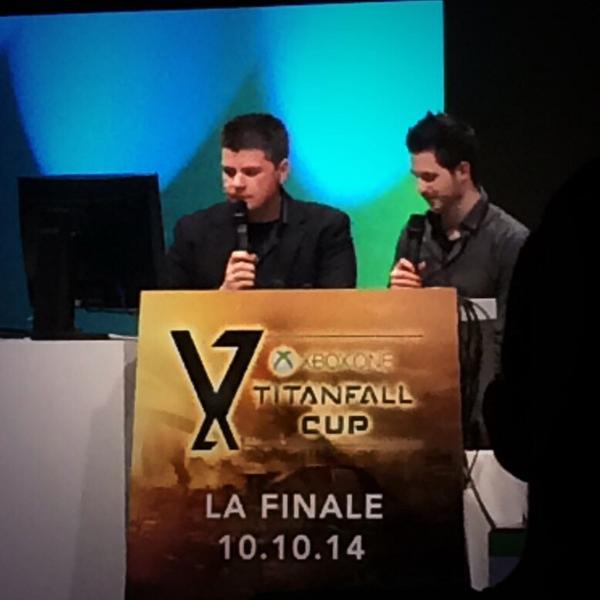 En direct de la #X1TFCUP dans les locaux de <a href="/xboxfr/">Xbox FR</a> ! Et vous vous faites quoi ce soir ? jeuxvideo.com/gaming-live/tv…