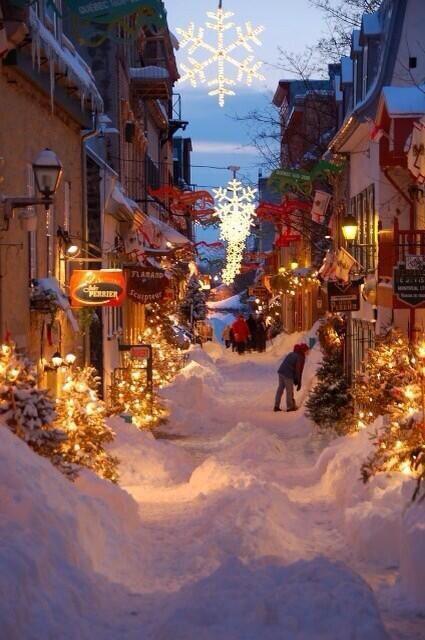 seblabrioche's tweet photo. “@ThatsEarth: Christmas in Quebec, Canada http://t.co/orWNCbbmQB” @DomRenet