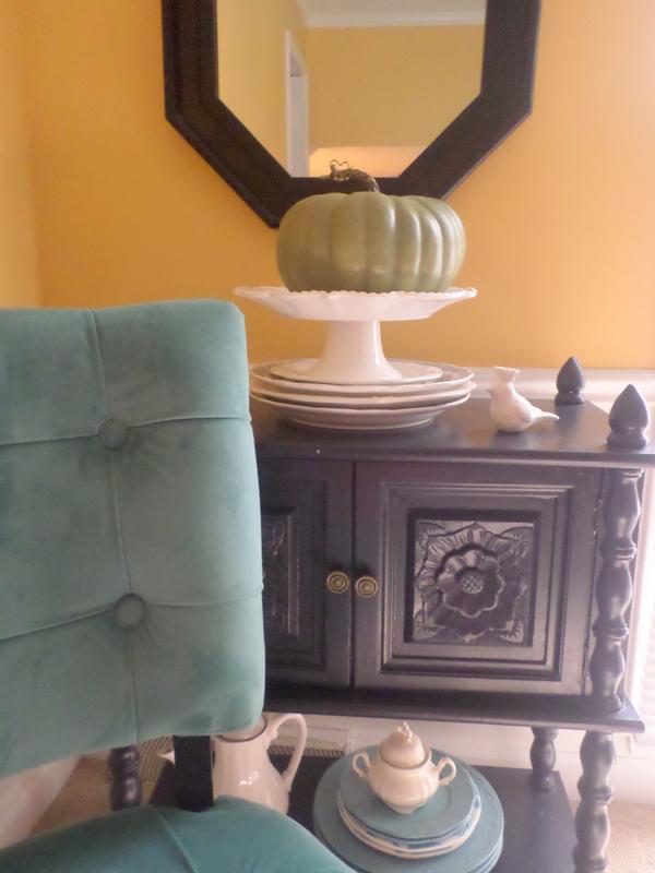 WorkingHomeKpr's tweet photo. Adding a small seasonal touch with my faux Cinderella pumpkin! #homemaking #homecaring http://t.co/VlZMhTH379