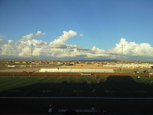 CBabcock_11's tweet image. #epfootball Homecoming in the High Desert Parkland takes on Horizon. Clouds lookin nice too @600espnelpaso  #nc9ot