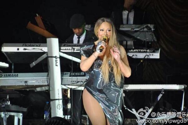 Mknhvc's tweet photo. #TheElusiveChanteuseShow @MariahCarey #ThatAzz #ThtPerectFigure #MC is so frickin #Perfect inside and out.!. LYM.!. http://t.co/SjaDssUndD