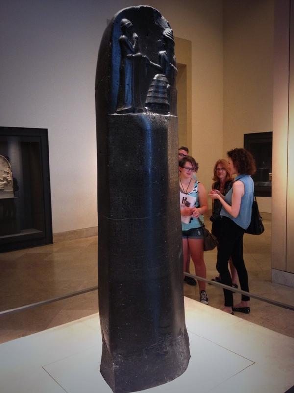 viajeycine's tweet photo. El Louvre, uno de los imprescindibles en cualquier visita a París. Y gratis para europeos entre 18-25 #interrail14 http://t.co/cDv5PDuWPp