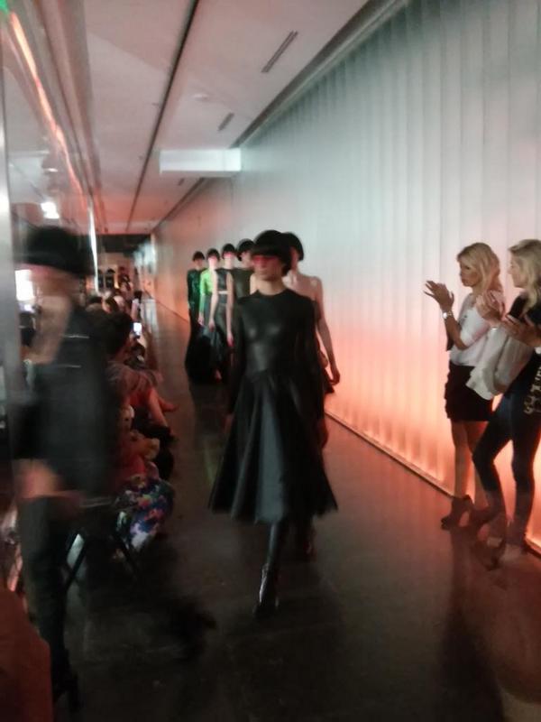PasarelaDS's tweet photo. Fin @roberto_diz fin #PdS014 #ESPECTACULAR http://t.co/JRxrLguGk2