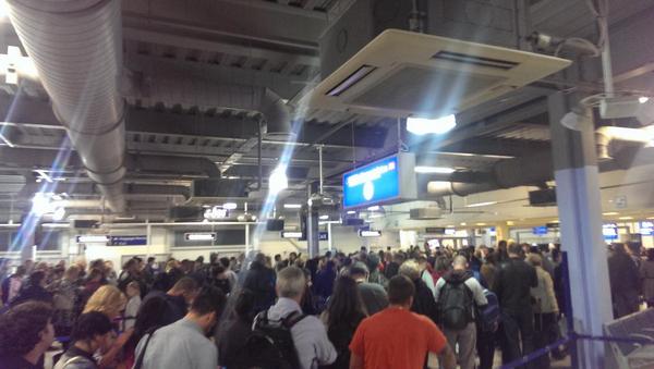 heatonjb's tweet photo. @LDNLutonAirport come on this is ridiculous ! http://t.co/Kaod6Foz3T