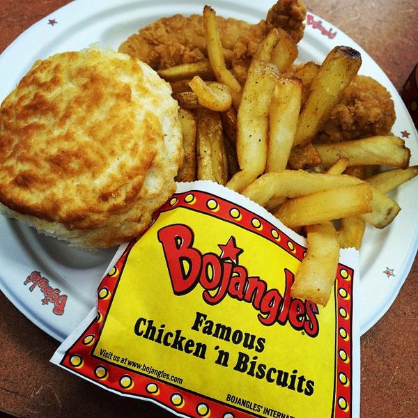 CMS_SpeedwayTV's tweet photo. Totes. Where's the BIG biscuit from last night's VL? @KyleBusch #sharingiscaring “@Bojangles1977: You jelly? http://t.co/43u5X9xdjv”