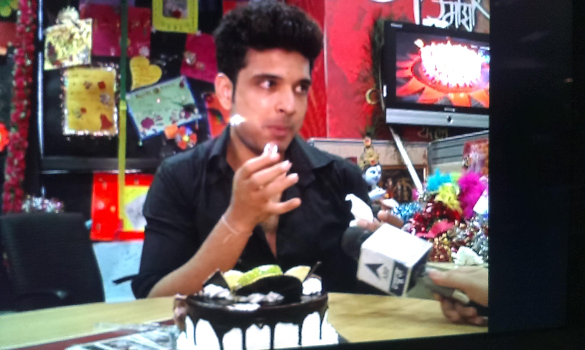 " Happy bday karan Kundra. ..b d way u.r .pure punjabi  he is looking super cute <3  