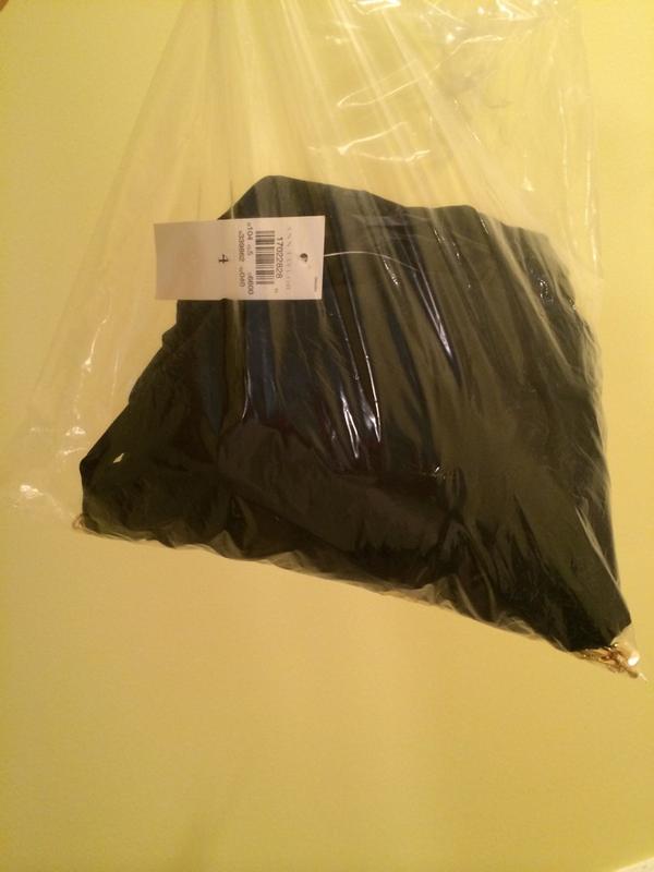 swimlbi's tweet image. .@AnnTaylor this is how you send a $250 dress??? #expectedmore