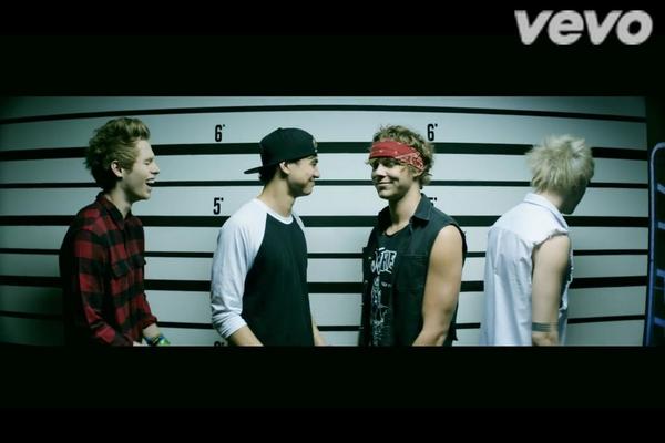 labelluke's tweet image. I LOVE THIS #5SOSGOODGIRLSMUSICVIDEO