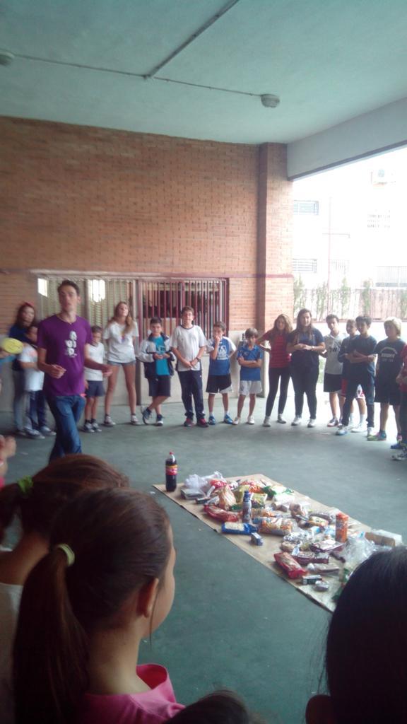 Lius97's tweet photo. Buena tarde de hoy con los niños #Lanzamiento #Animadores #GA2 #Taburete http://t.co/QNvYZqB3NT