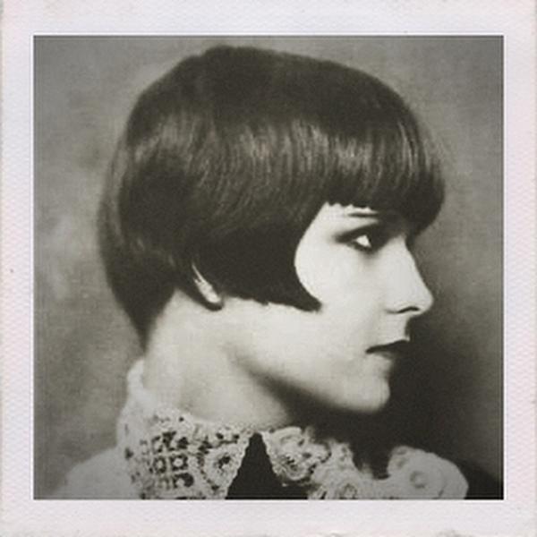 SineQuaNonSalon's tweet image. The iconic Bob, Louise.  Razor cuts are so beautiful. #razorbob #bobs #haircut #hairstyle #haircut