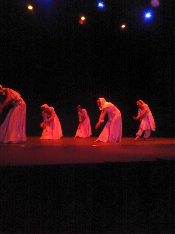 esbartvendrell's tweet photo. De nit sota el besami!!! 
Preciós ball http://t.co/Lg3TVWy85D
