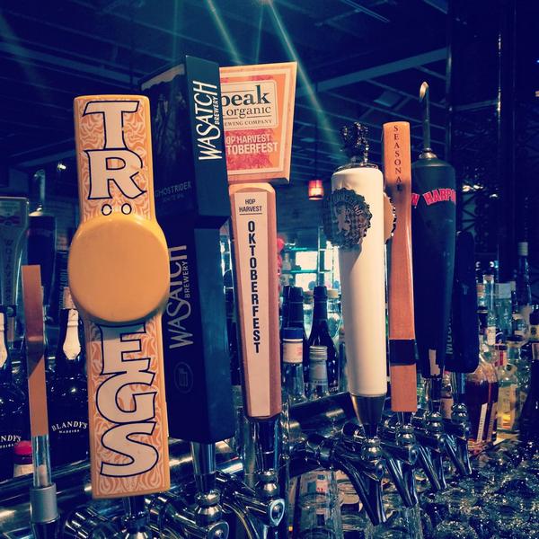 bluedragonbos's tweet photo. Troegs Dead Reckoning on tap tonight!! #fridayfunday #BDbar @chefmingtsai http://t.co/XzoKx3LwPR