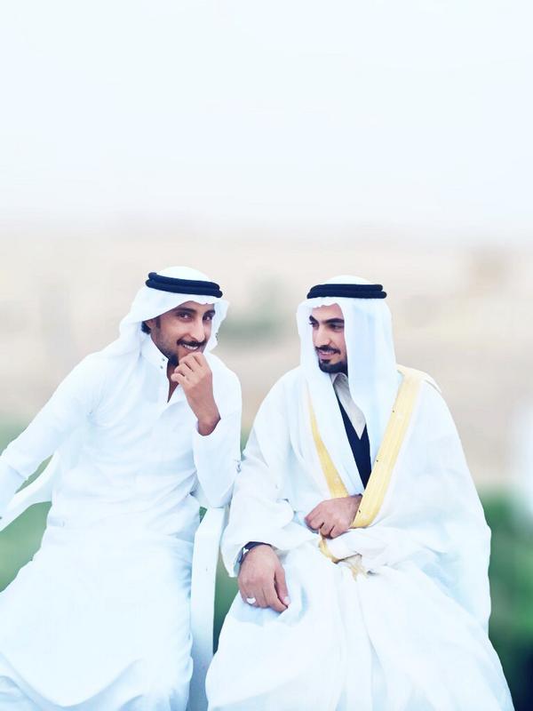 2006Hmede's tweet photo. بين آلعمآم وبين تآجي #خوآلي
آخذت آنآ مركز علـو آلصـدآرھ
#عمآمي آللي يحتمون آلتوآلي
#وخوآلي آ��لي مآخذين آلجدآرھ http://t.co/1Mb9gm02na