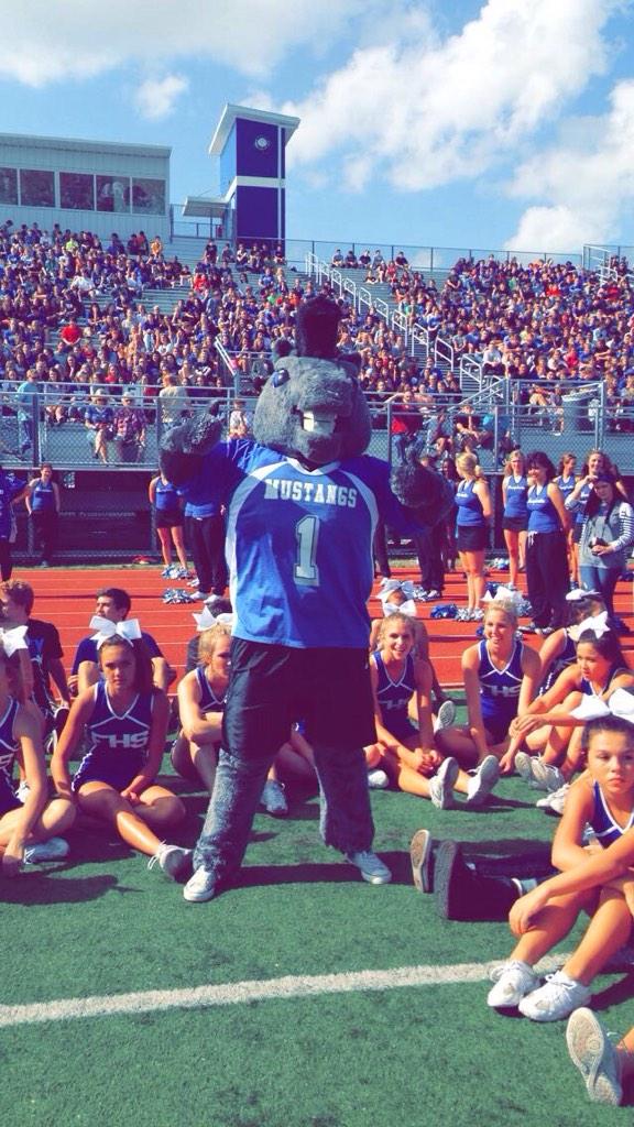MightyTheMustan's tweet photo. Homecoming Pep Rally #modelstatus http://t.co/oqSphmxsXu