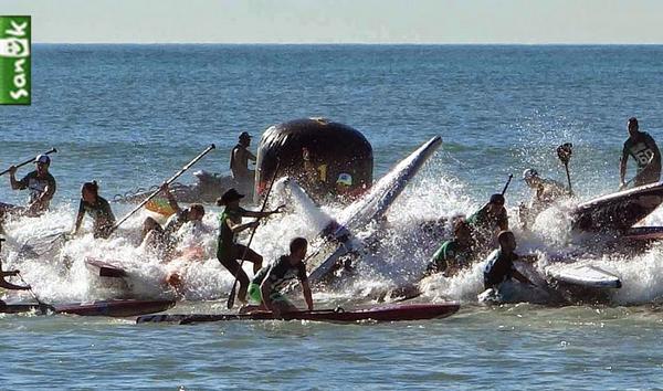 If You 039 Re Terrified Of Sups In A Crowded Lineup This Is Your Worst Nightmare Weekinreview Surfer Scoopnest