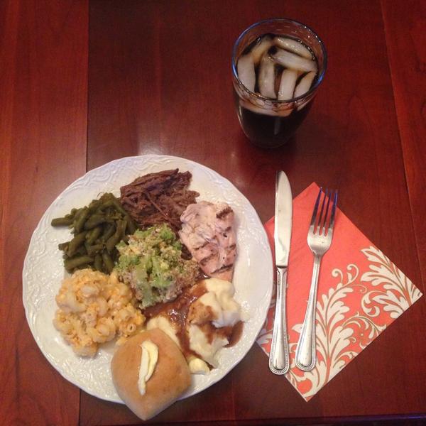 haleygirltowles's tweet photo. Shout out to @EydieLThomas for being a literal gem. #bestmeal #bestfallbreak #secondmamma  😋 http://t.co/ldJxsw41W8
