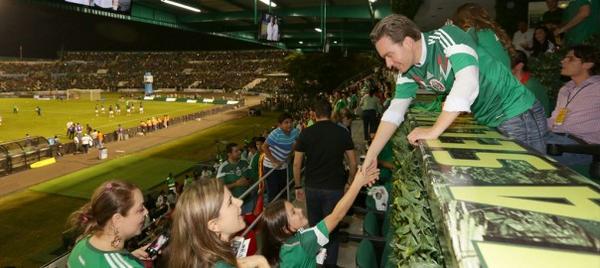 Chiapasavanza's tweet photo. Manuel Velasco celebra la victoria de #México ante #Honduras ¡Viva México! http://t.co/WivPBmMiMb