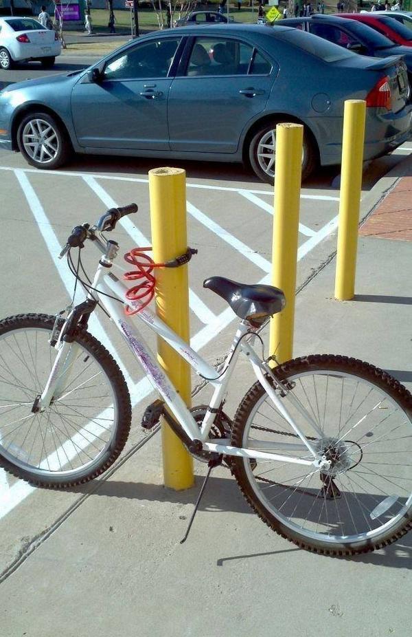 AboutPhotoBlog's tweet image. Yeah - your bike won&apos;t get stolen!  People are SO funny!  11 epic &quot;Fails&quot; - enjoy! bit.ly/1rjiR2X