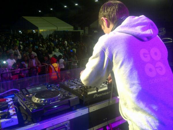 khozak's tweet photo. @RalfGUM rocking the crowd #BloemShowGrounds #Rhythm Fest #MACUFEWEEKEND http://t.co/BhBGZRzmj7