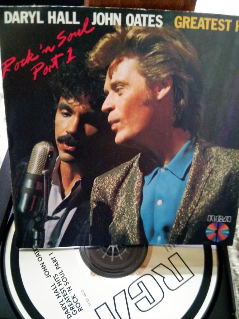 Happy Birthday!! Daryl Hall Daryl Hall & John Oates - Private eyes (video/aud :  