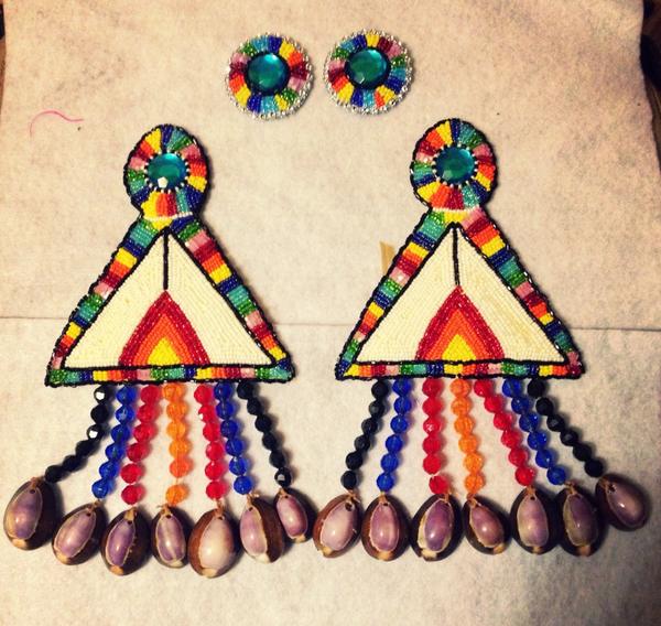 stacykeele1's tweet photo. Beautiful set of beaded hair ties with matching earrings! Asking $200.00 #native #beadwork #powwow #forsale http://t.co/YCIzTNOYKQ