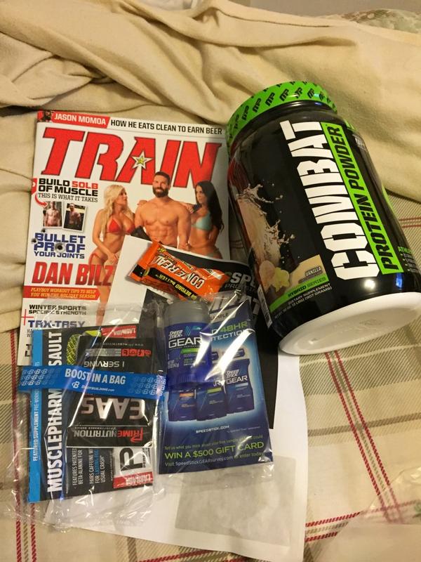 MzPoeticMoodz's tweet photo. I think I'm in love lol all these free gifts from @Bodybuildingcom 😍😍😍 #FitThickArmy #muslcepharm #GirlsThatLift http://t.co/PCD22607V0