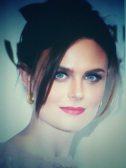 Happy birthday EMILY DESCHANEL you so beautiful i love you forever 