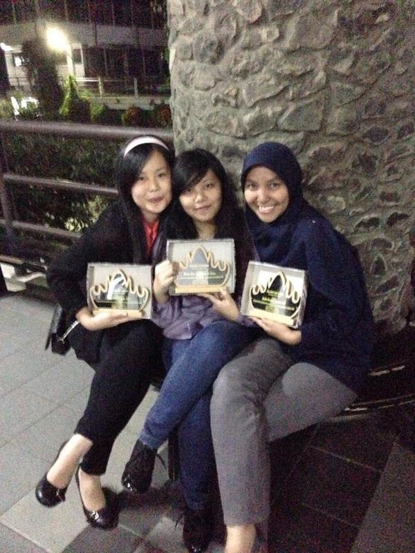 dea_diar's tweet photo. Syukwis Ubala with @tephtephee and @Haipapaw ~~~ 4 years together and we came to this day,too many memories 😀 http://t.co/oEzJ67lsVF