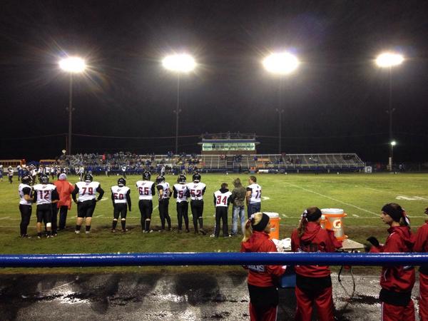 lajohnson10's tweet image. @blaire_bear7 @IanJayPenrod They don't play in this in baseball. Got a poncho, a hat, and a wet rear end. #EPFootball