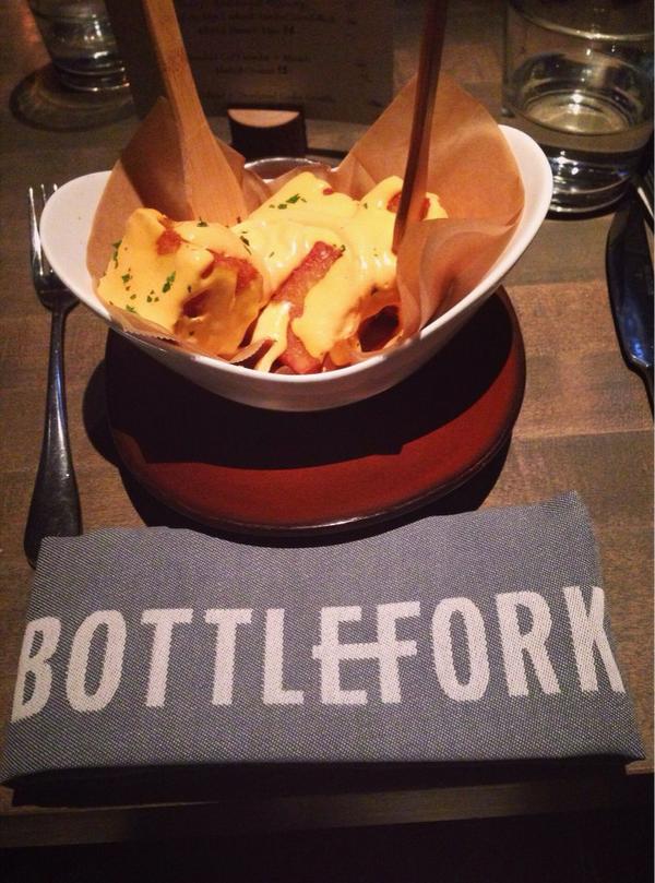 KaylaOrendorff's tweet photo. BOTTLEFORK 🍴🍷So good! #burger #yum #bottlefork #foodporn #dinner #food #chicago @jakecbaum @Bottlefork http://t.co/Ovyhfy8SvZ