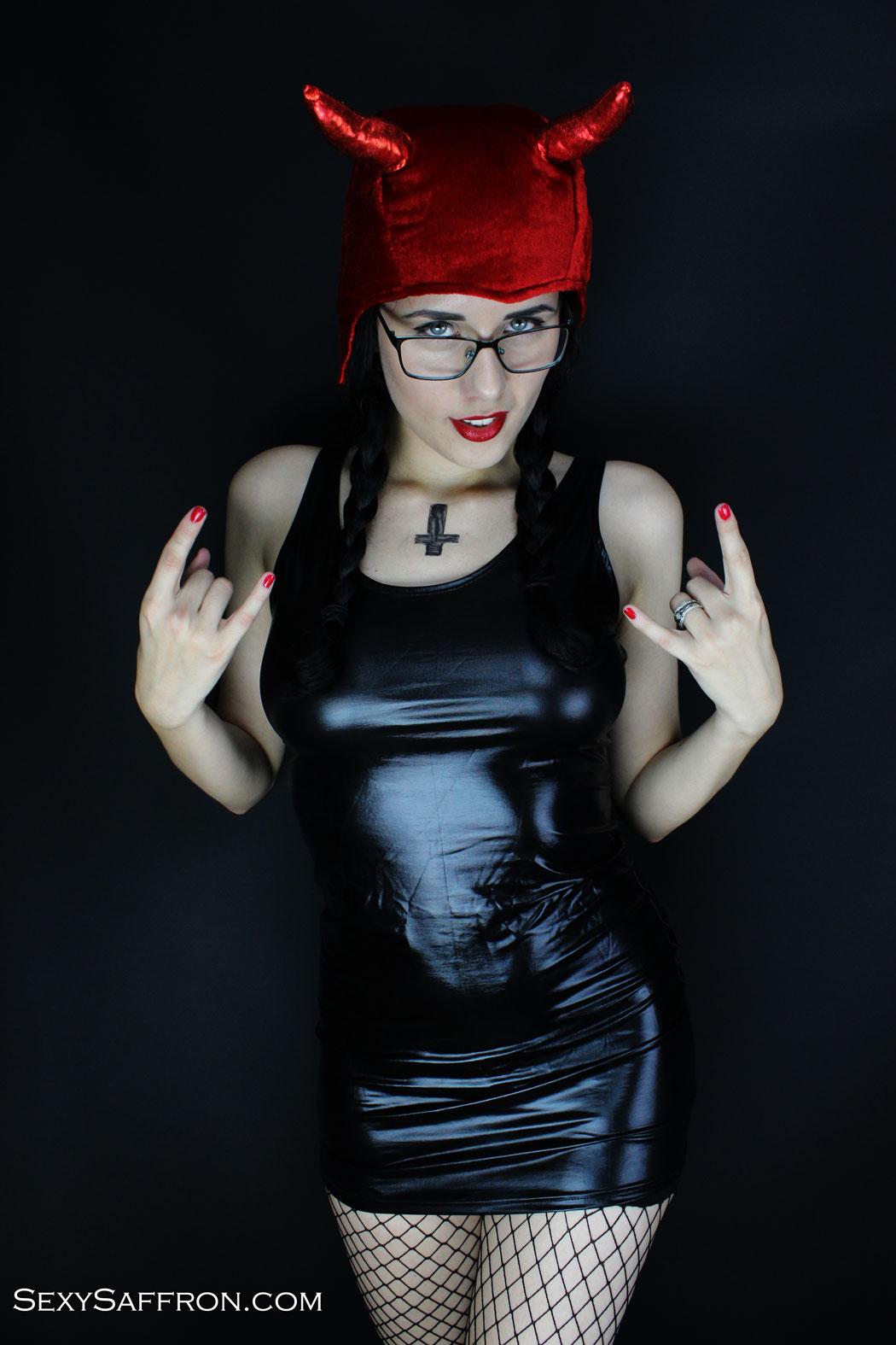 Saffron Bacchus on X: #KinkbombHalloween Satan's Mistress  t.co5nAETcj2P2  X