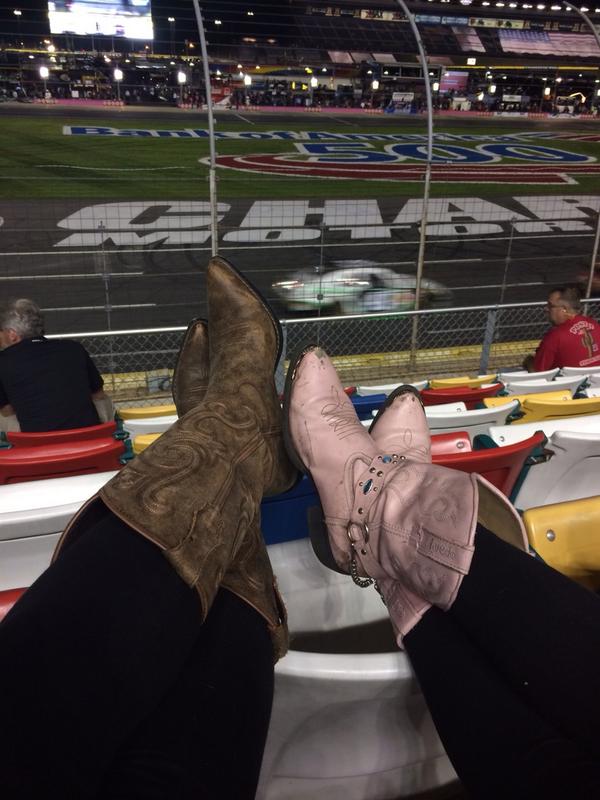 SmileyRylee630's tweet photo. #speedwayselfie http://t.co/4fQPb4fBsR