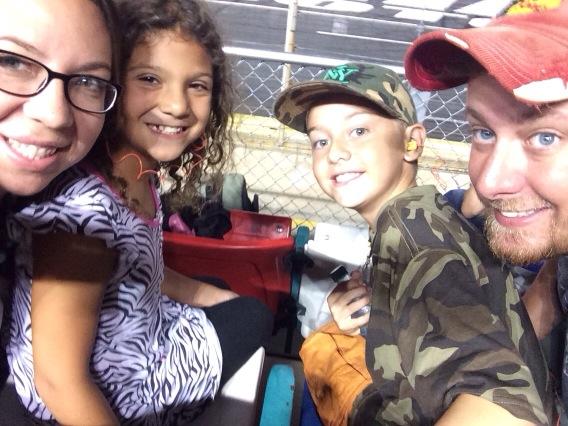 SmileyRylee630's tweet photo. @CLTMotorSpdwy #speedwayselfie http://t.co/O74awRTddS