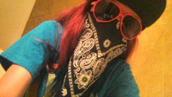 youwereitforme's tweet photo. idk what my  writer is doing but  her hair looks horrible rn http://t.co/rNVw9nX2dG