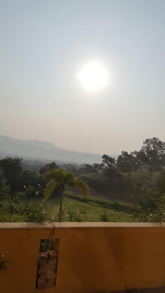 BajpayeeManoj's tweet photo. Sun above the mountain screamed good morning and now I am awake.thank god I am alive . http://t.co/8v6gjrZrjo