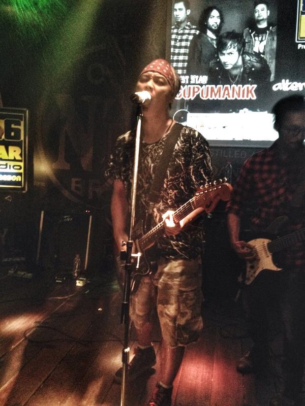 FOURANDSIX__'s tweet photo. @cheCUPUMANIK Sisa abu semalam di Grizzly's Cafe, Hotel Bentani Cirebon... \g/ http://t.co/X4ud2EZ17x