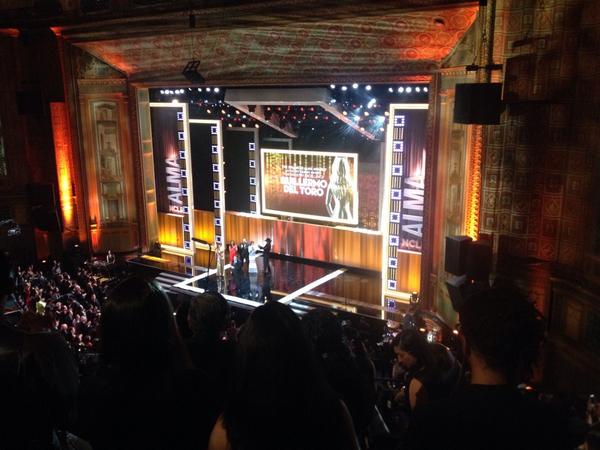 deliadlv's tweet photo. Standing ovation for Guillermo Del Toro at #ALMA14! Recipient of the Anthony Quinn Award for Industry Excellence! http://t.co/8CIuI1Bv4t